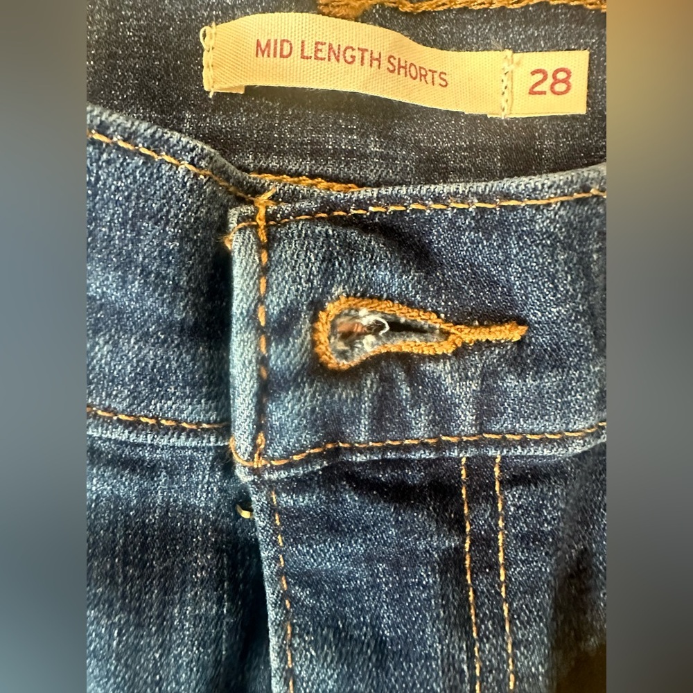 NWT Levi’s Mid-Length Shorts. Size 28. - Picture 7 of 10